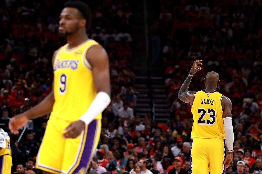 开云-父子同心，詹姆斯与布朗尼同时在场时湖人百回合净胜29.6分